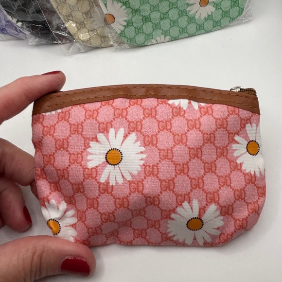 Floral Patterned Pouch With Keyring - Picture 3 of 6
